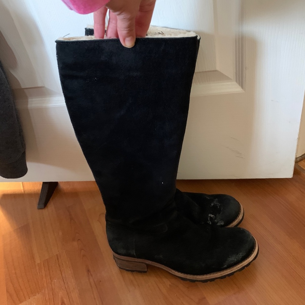 Tall uggs boots. Black.